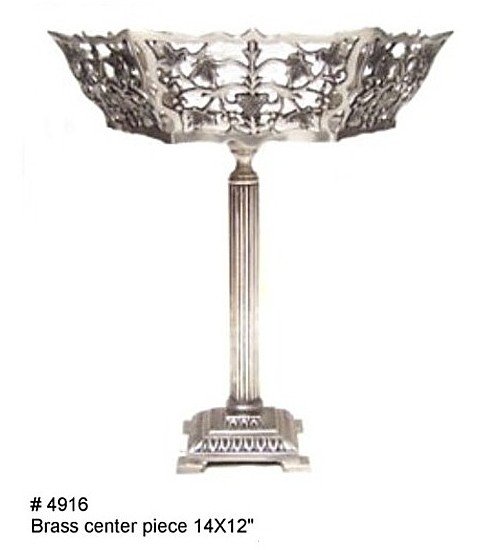 Centerpiece with square base