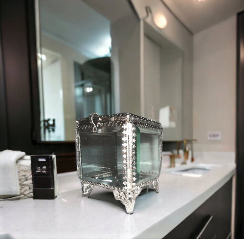 .Square Glass Jewellery Box 