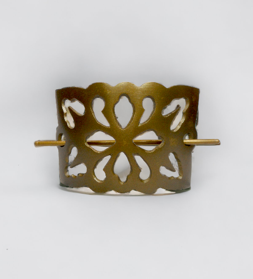 Curtain tieback with pin